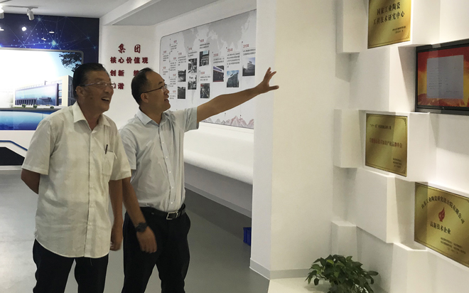 黨委書(shū)記柴文同志到山東工業(yè)陶瓷研究設(shè)計(jì)院參觀考察  大.jpg 黨委書(shū)記柴文同志到山東工業(yè)陶瓷研究設(shè)計(jì)院參觀考察  大.jpg